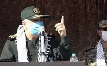 سردار سلامی: دشمن نباید در خلیج فارس دچار اشتباه شود
