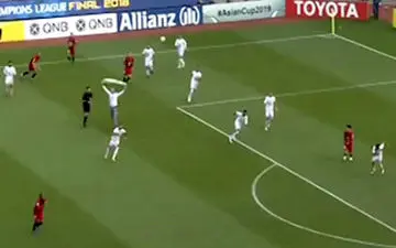 لحظه ورود جیمی جامپ ایرانی به زمین مسابقه در بازی پرسپولیس و کاشیما آنتلرز + فیلم 