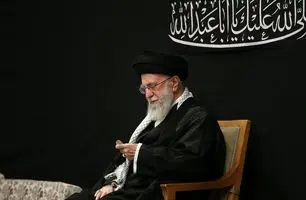 لحظه ورود آیت الله خامنه ای به حسینیه امام خمینی + ویدئو