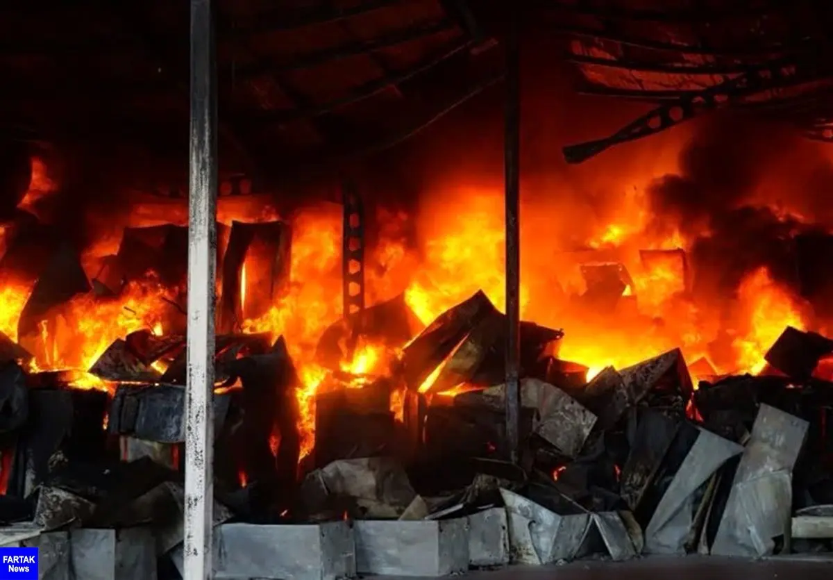 آتش‌سوزی در کارخانه اسنوا/ سوله‌های تولید فوم در آتش سوخت + تصاویر