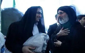  عکس/وزیر بهداشت با لباس محلی