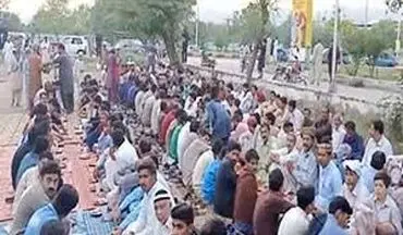سفره‌های خیابانی افطار در پاکستان 