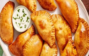 طرز تهیه پیراشکی عدس و سیب‌ زمینی؛ پیش‌غذای خوشمزه و مقوی برای مجالس