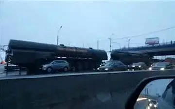 موشک‌های بالستیک در وسط خیابان! + فیلم