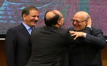 رقابت وزرای صنعت قدیم و جدید برای بوسیدن پیشانی! + عکس